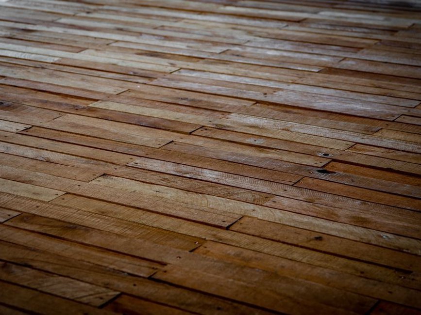 Plancher bois : bien choisir essence et pose